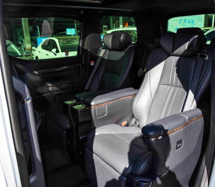 Toyota Alphard 2023 Dual Engine 2.5L Version Home 5 Door 7seats MPV 2.5L 117HP L4