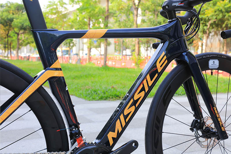 Newly Designed 700C*25 22 Speed Carbon Frame Bend Handlebar Road Bike With Fork Suspension