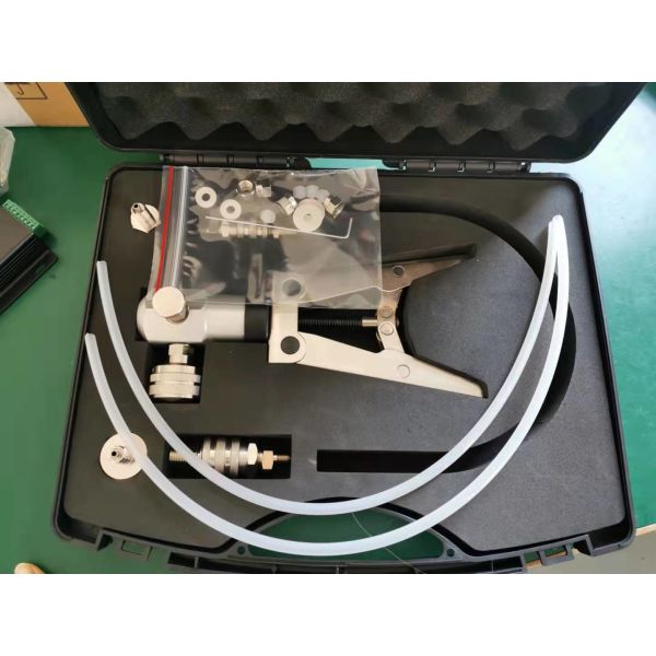 Y061 Vacuum Pressure Hand Pump Standard Test Pump Pressure Calibrator With Flexible Hose Connector M20*1.5 Female
