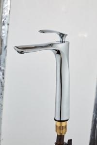 Wholesale Single Hole 12L/Min Hot Cold Water Wash Basin Faucet from china suppliers