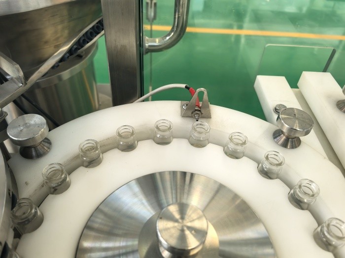 Pharmaceutical Powder Filling Machine for 10ml Vials, GMP Compliant Precision Dosing with Infrared Contamination Detection