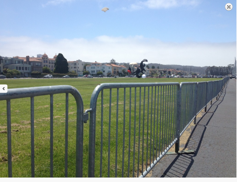 8.5 Ft Hot Dipped Queue Steel Crowd Control Barrier Fence With Flat Bases