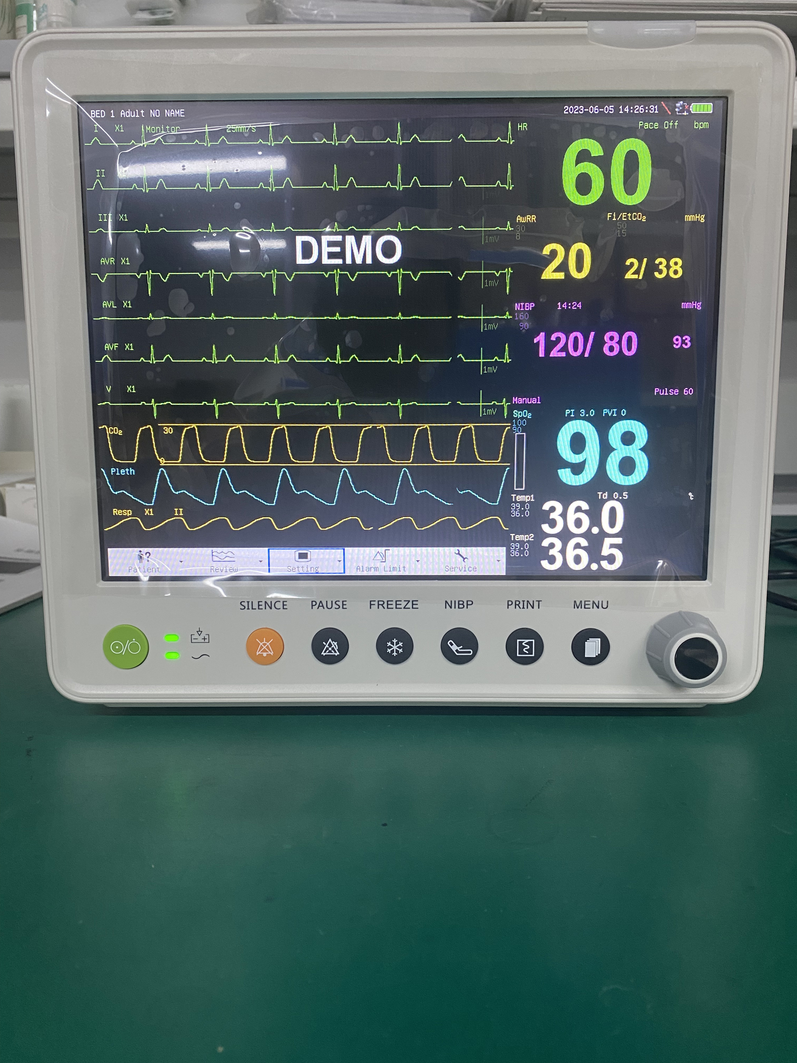 Portable Patient Monitor With Parameters Of ETCO2 ECG NIBP SPO2 RESP TEMP PR