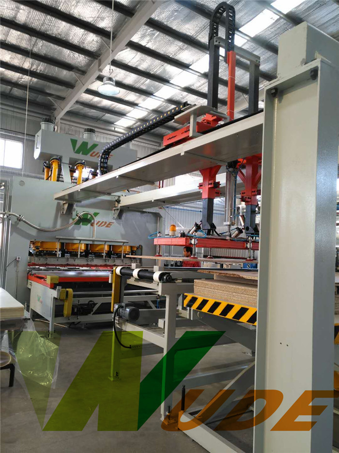 Short Cycle Low Pressure Laminate Machine , Furniture Laminating Line 100 sheets/h