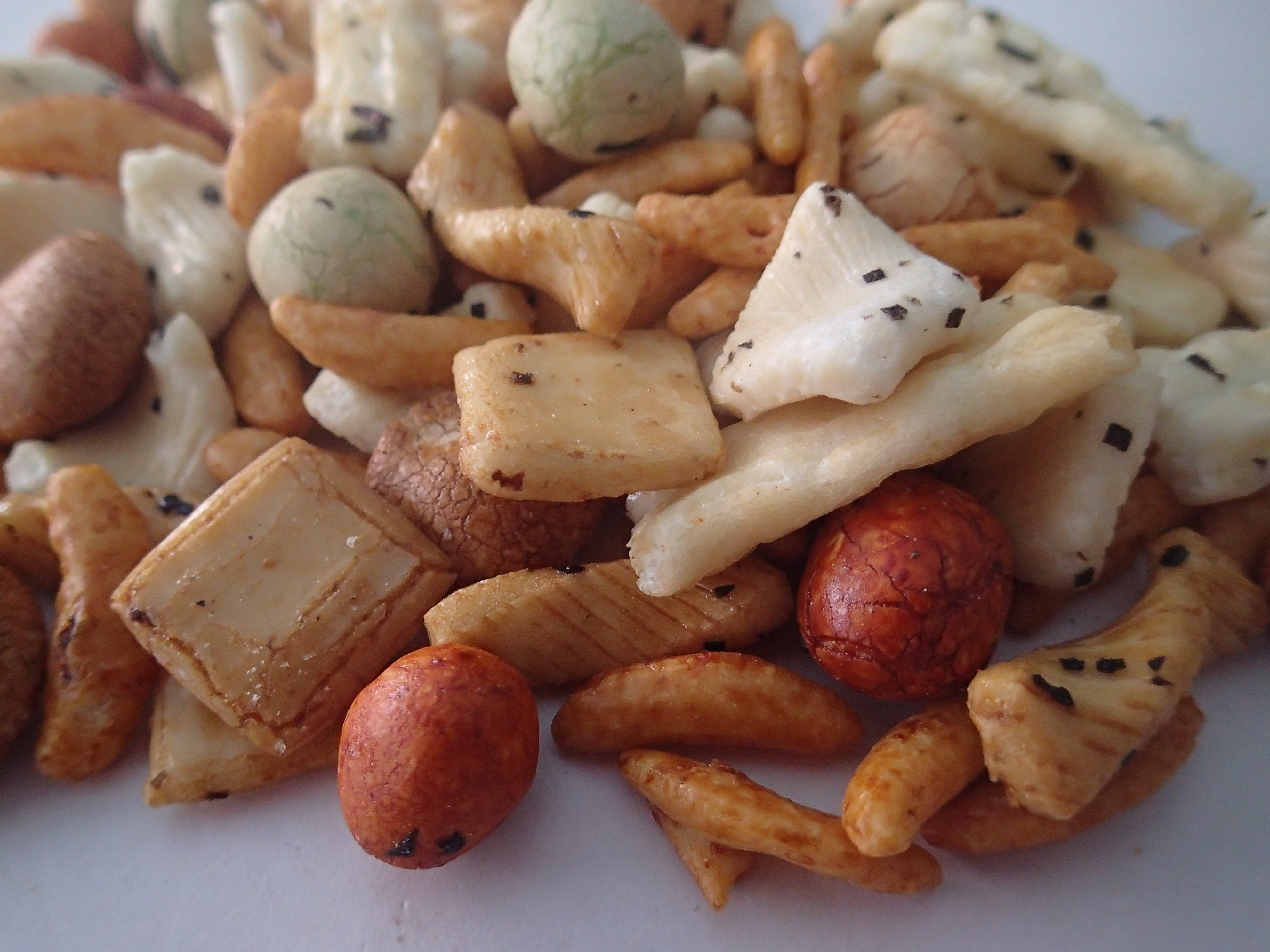 Starch Japanese Baked Rice Crackers Rice Cracker Mix With Coated Peanuts