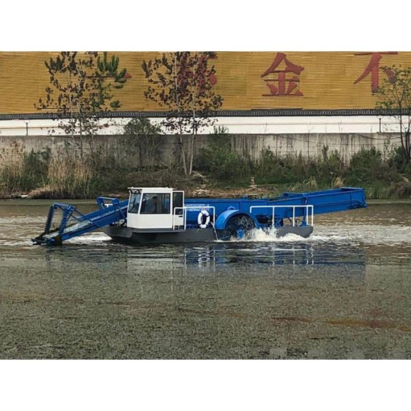 Floating Algae 8CBM Aquatic Plant Harvester Is Designed To Be Nine Meters