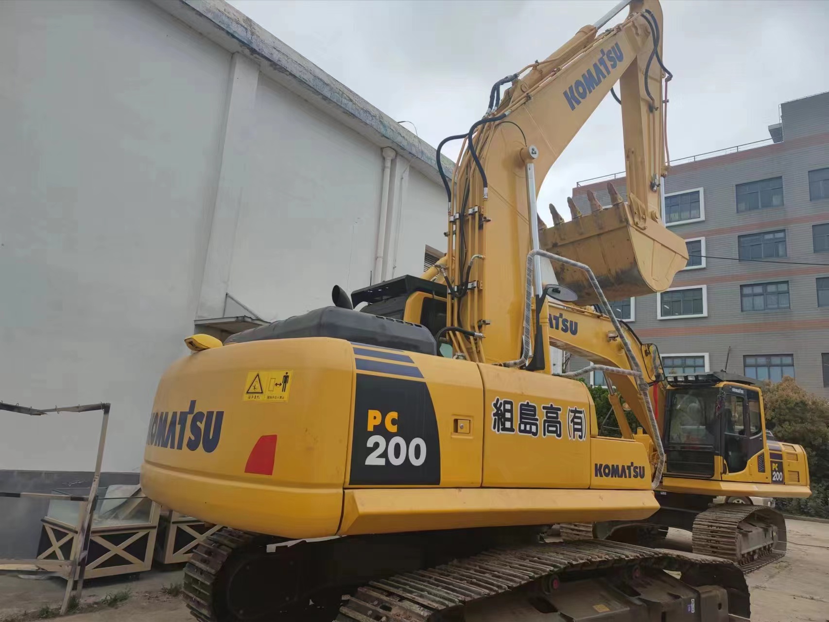 used crawler excavator used komatsu pc200/good condition with high power second hand excavator komatsu pc200 for sale
