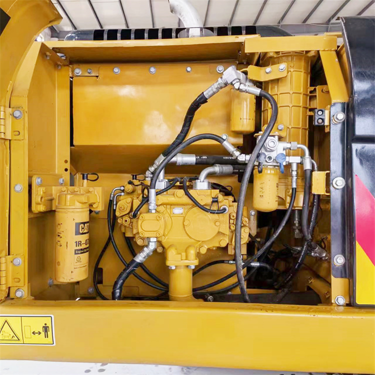 Japan Made Cat320d2 Used Excavator in Good Condition with Original Hydraulic Cylinder