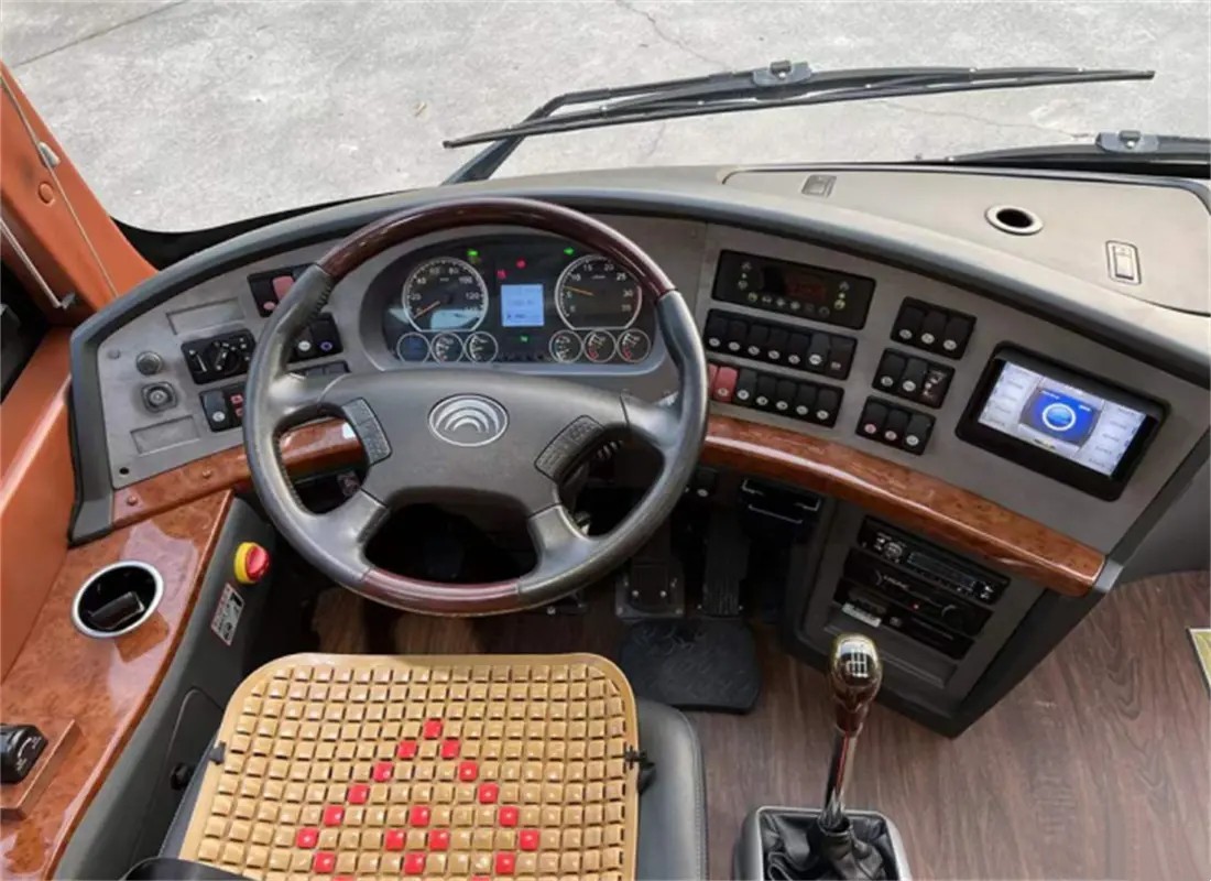 Long Distance Buses Double Doors 46 Seats 11 Meters Luxury Interior Decoration Used Young Tong Bus ZK6119