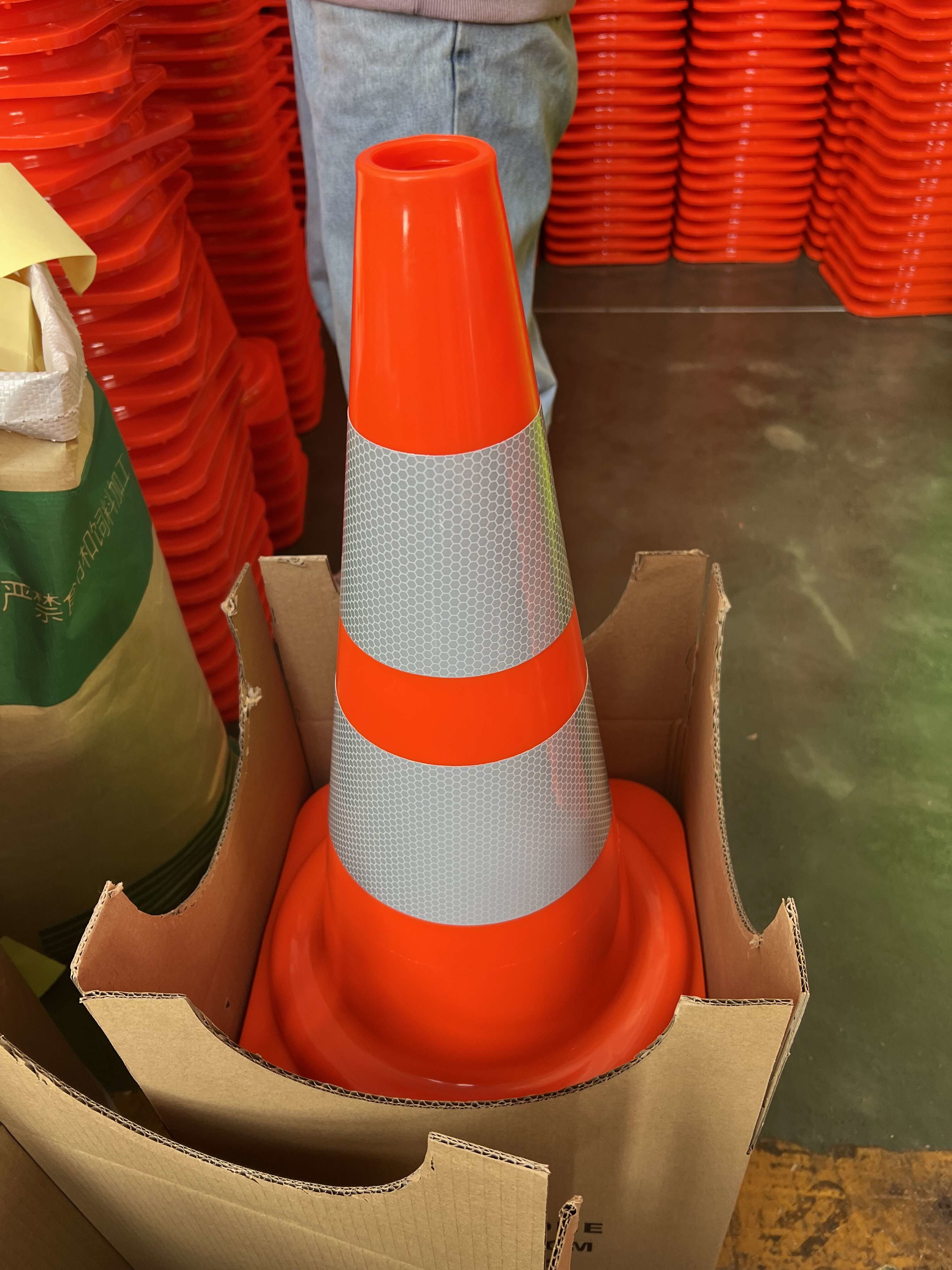 47cm Red Orange Heavy Duty Traffic Cones Traffic Control Cones For Parking Lot