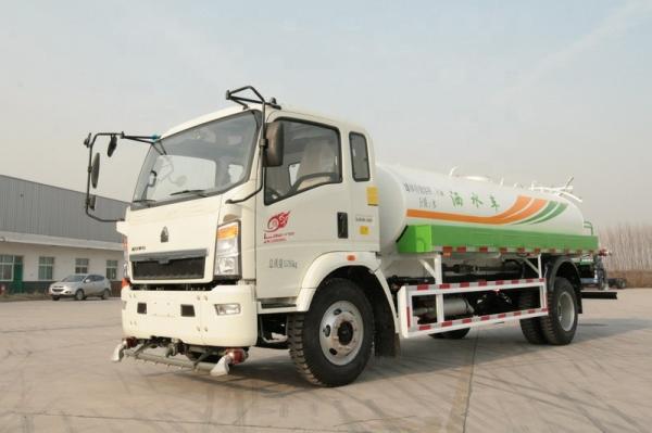 SINOTRUK HOWO 4×2 Light 5000L Water Tanker Truck With Diesel / Water Spray
