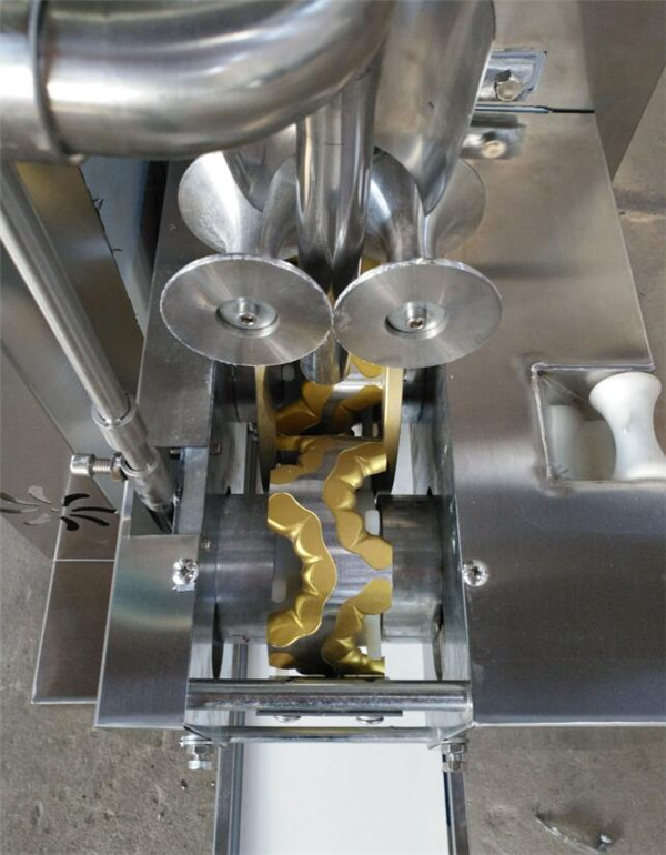 Automatic dumpling machine, boiled dumpling machine, chinese jiaozi machine