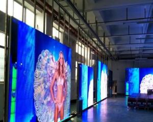China Ultra HD Small Pitch Large Flexible Mosaic-Free P2.5 Outdoor LED Display, Advertising LED Boards on sale