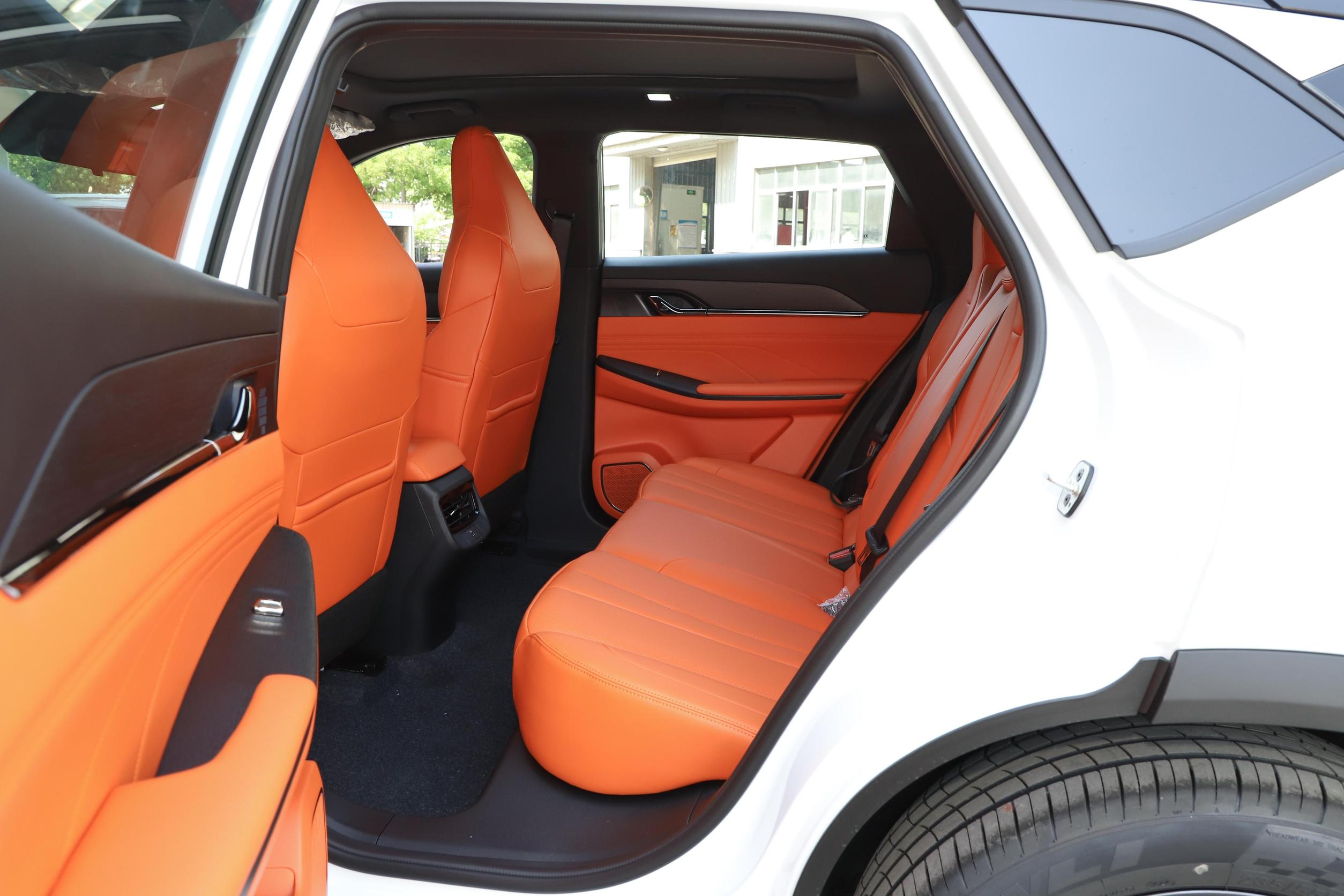 Compact SUV Dongfeng Aeolus L7 1.5T 154Ps L4 Pure Electric Range 110km 0.5H Fast Charging 5 Door 5 Seat