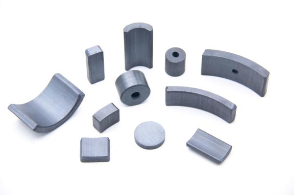 Wet Pressed Anisotropic Sintered Magnet for Stabilizing Microwave Ovens in