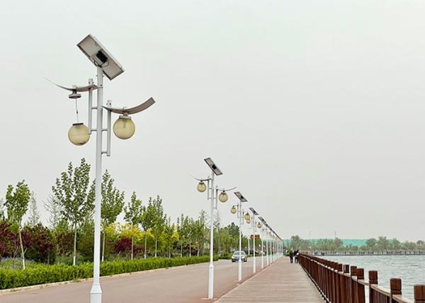 60W 100W 120W IP66 Solar Powered LED Street Lights 30AH For Highway / Sidewalk /