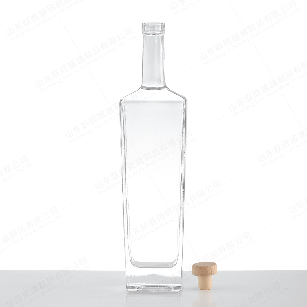 ODM 700ml Square Vodka Glass Bottle For Whiskey And Liquor Sealing Type Cork