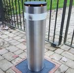 Mirror Polished Contemporary 304L Metal Bollard Barrier