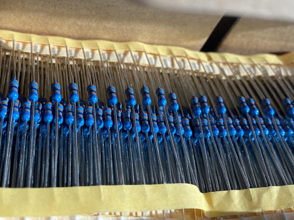 25PPM 330K 1/4W DIP Metal Film Fixed Resistor 1K 100R 0.1% 0.25W Electronic