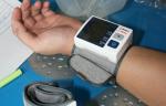 Hospital Portable Digital Blood Pressure Monitor For Wrist