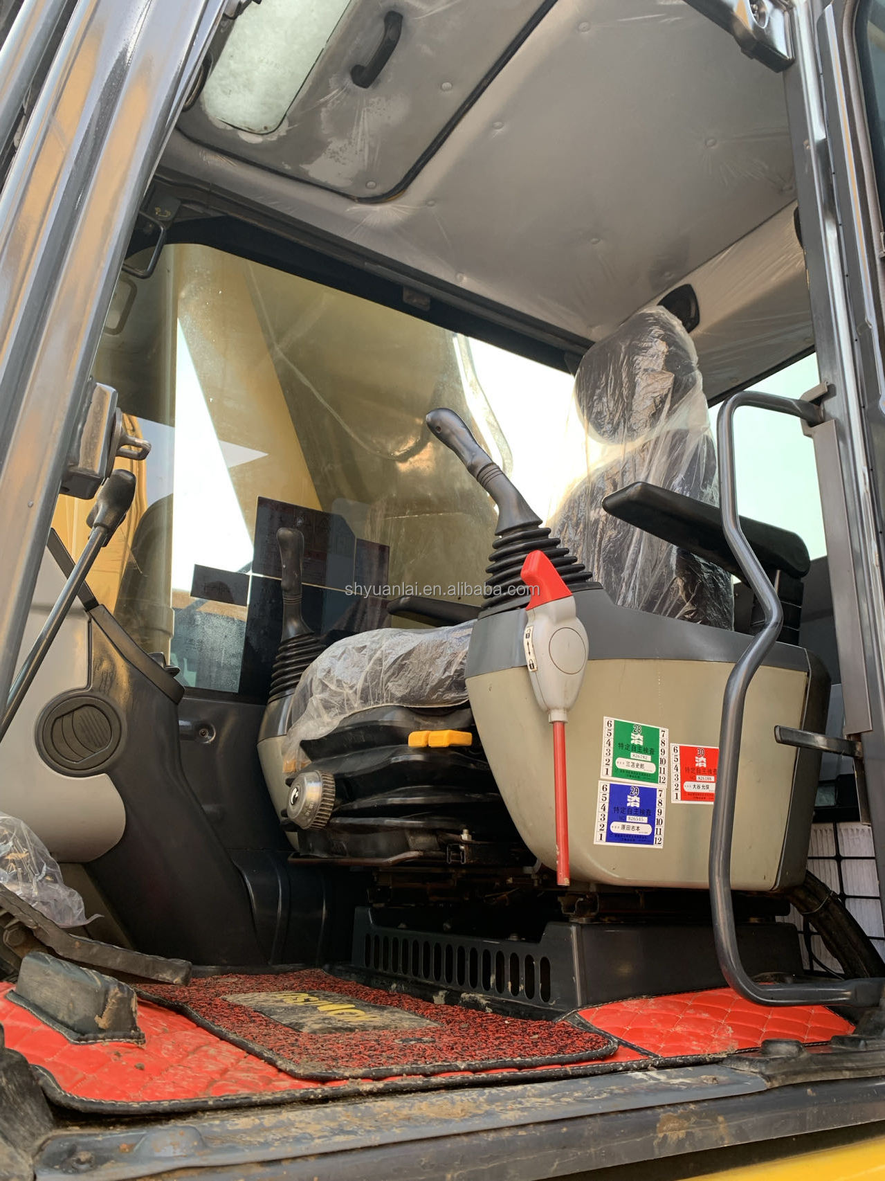 Komatsu PC200 Excavator with Fuel-Saving System and hydraulic System