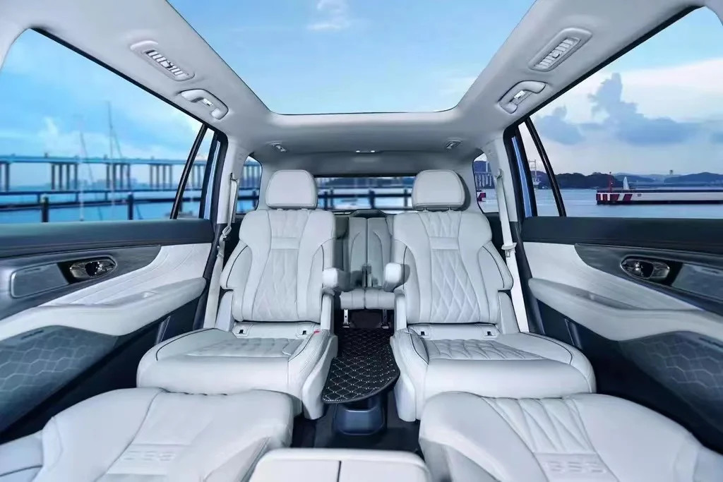 The 2023 GAC Trumpchi GS8 2.0T 7 Seat Large Luxury SUV Is Available In Two Wheel Drive And Four Wheel Drive.