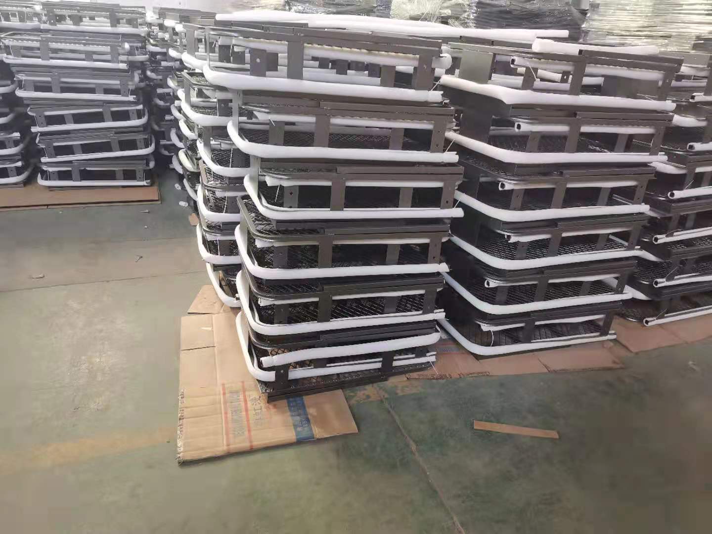 Customized Logo Black Folding Hitch-mounted Basket-style Cargo Carrier for Heavy-duty