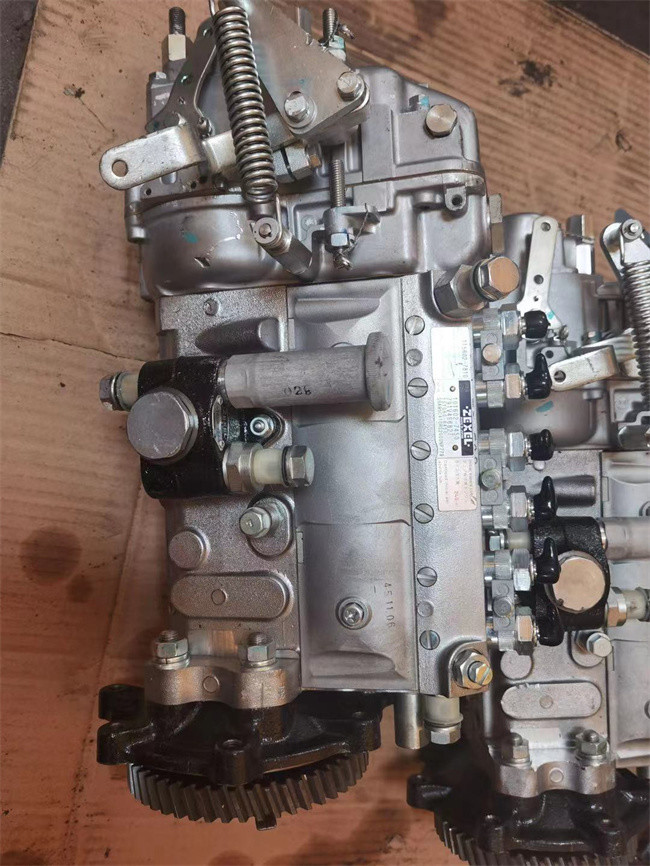 Excavator 6BD1 Engine Fuel Diesel Injection Pump For EX200-1 Excavator Fuel Injection Pump 115602-6582