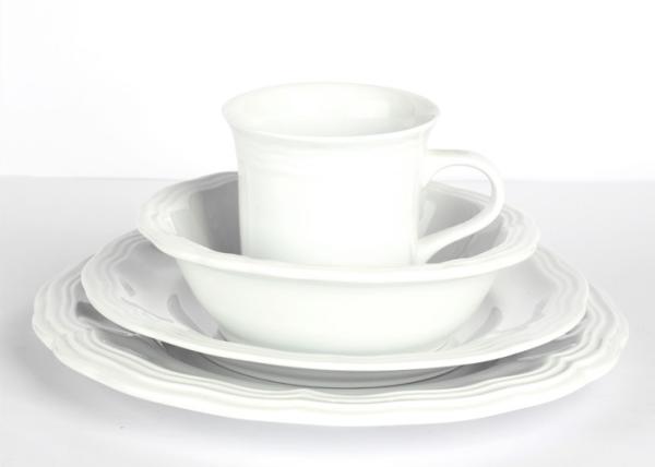 Classical Durable Porcelain Dinnerware Sets , Beautiful Edge Glazed Pottery