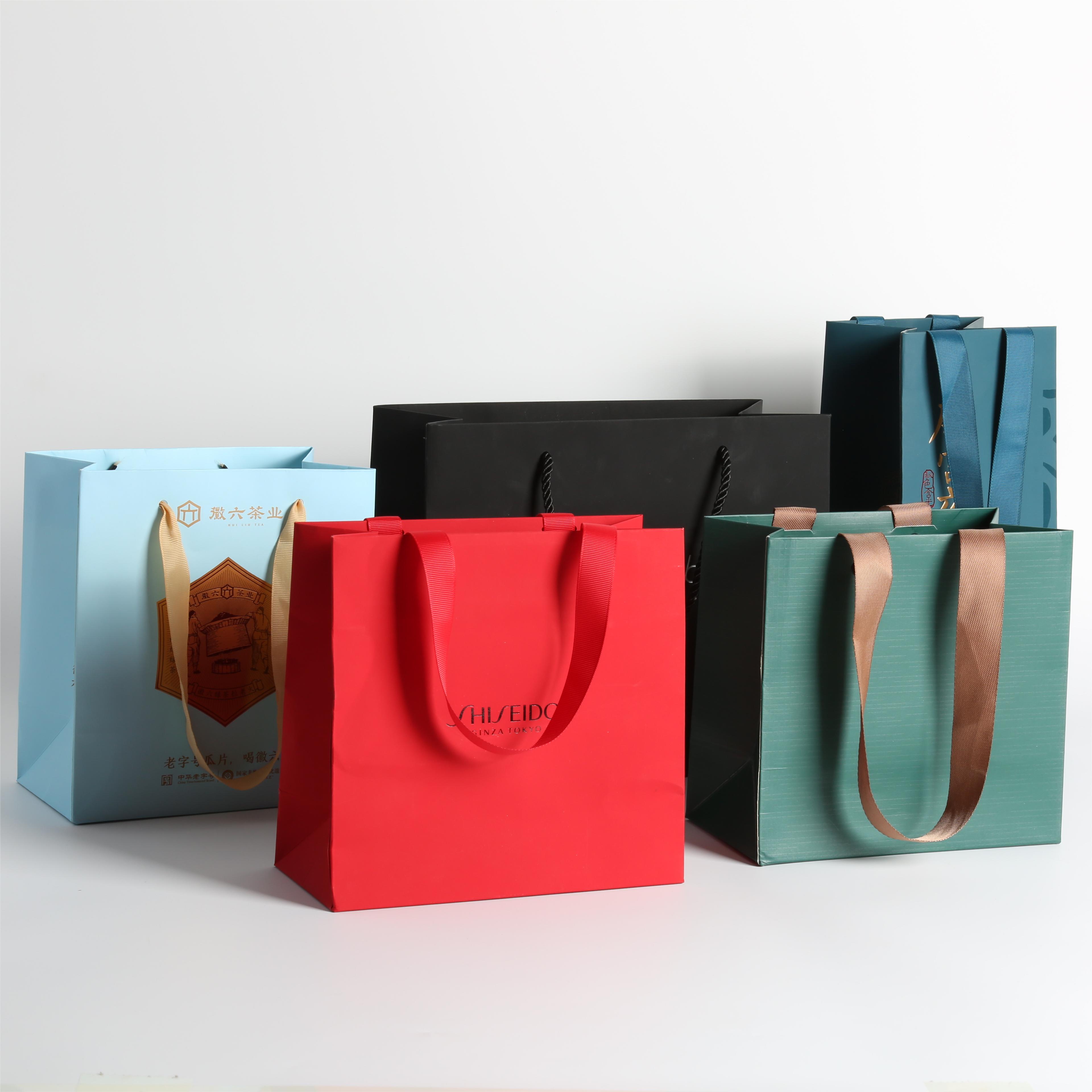 Recyclable Custom Branded Paper Carrier Bags , Retail Paper Bags Wholesale