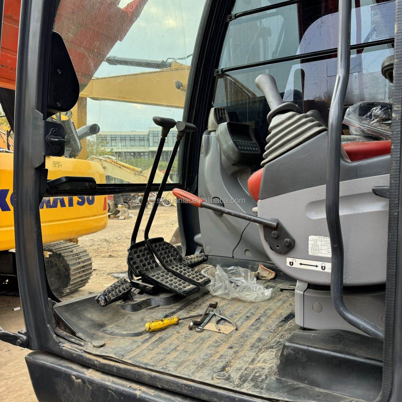 High Work Efficiency Hitachi ZX200 Second-hand Excavator with Low Fuel Consumption