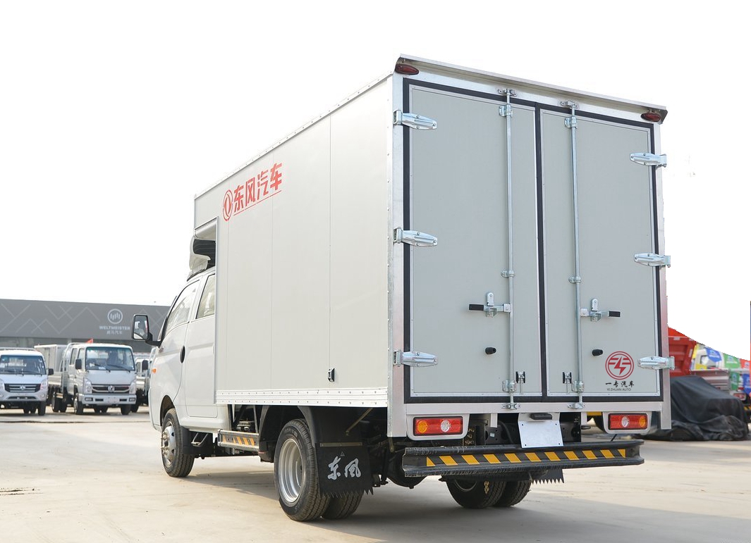 Dongfeng 1-5 T Mini Diesel Light Box Cargo Truck with Multimedia System and Benefit