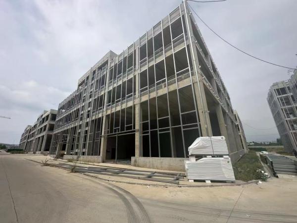 Z Or C Purlin Main Steel Frame Prefabricated Metal Warehouse Long Term