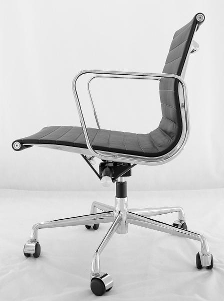Easy Assembly Modern Leather Office Chair With One Piece Curved Aluminium Side