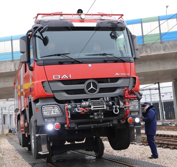 Heavy Chassis Dual Purpose Railroad Fire Truck Rail System Water Tank Fire