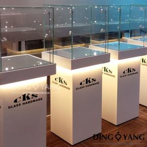 Wholesale Modern Square Tower Showroom Display Cases from china suppliers