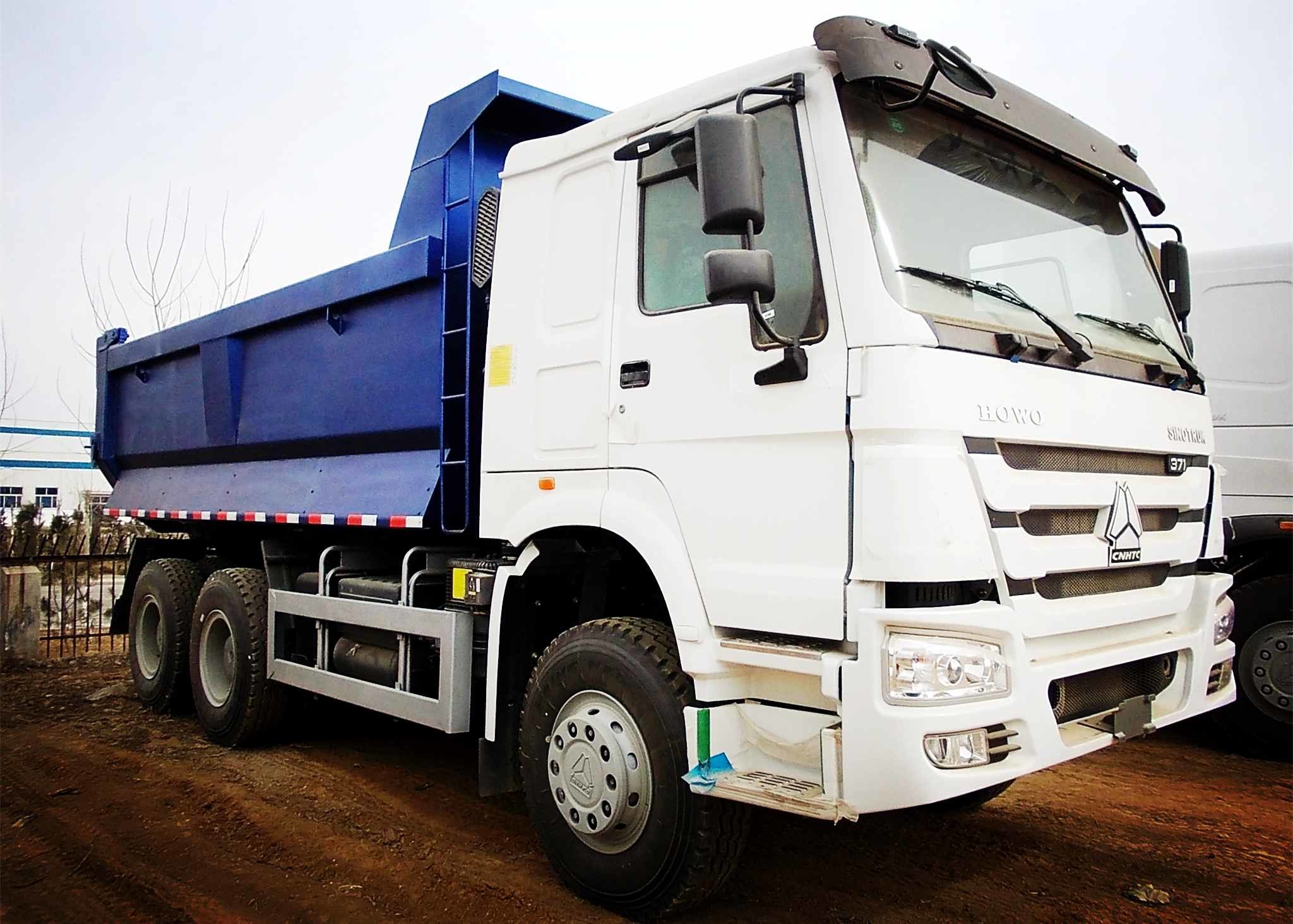 Sinotruk Howo 6x4 Euro II Heavy Duty Dump Truck 371 Horse Power 25 Tons Loading