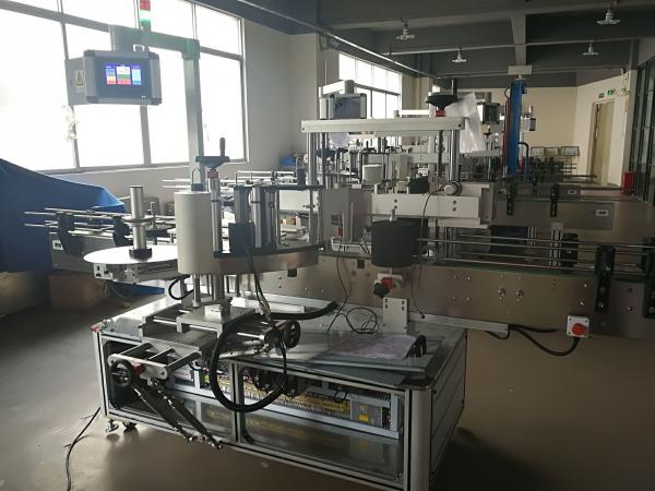 Quality Flat Bottle Labeling Machine , Automatic Label Applicator Machine PLC And Touch Screen for sale