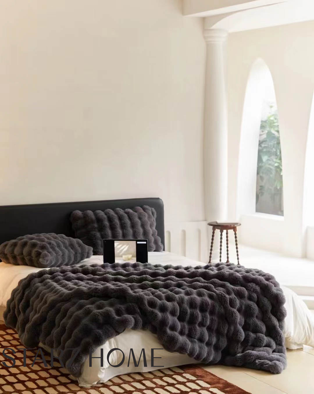 Autumn Winter Checkered 100% Polyester Warm Fabric Throw Blanket for All-Season Customized