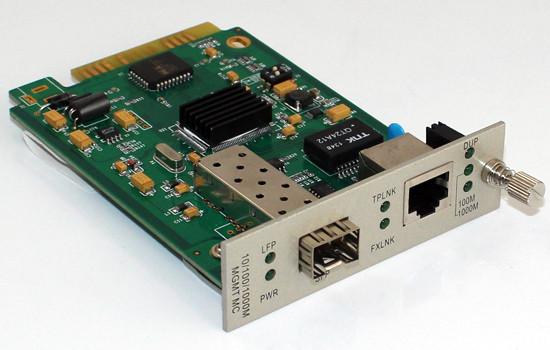 10 / 100 / 1000Mbps Standalone Manageable Fiber Media Converters With IEEE802