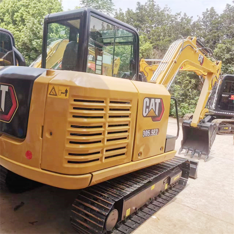 CAT 305.5E2 Mini Crawler Excavator in Good Condition for Your Requirements from Japan