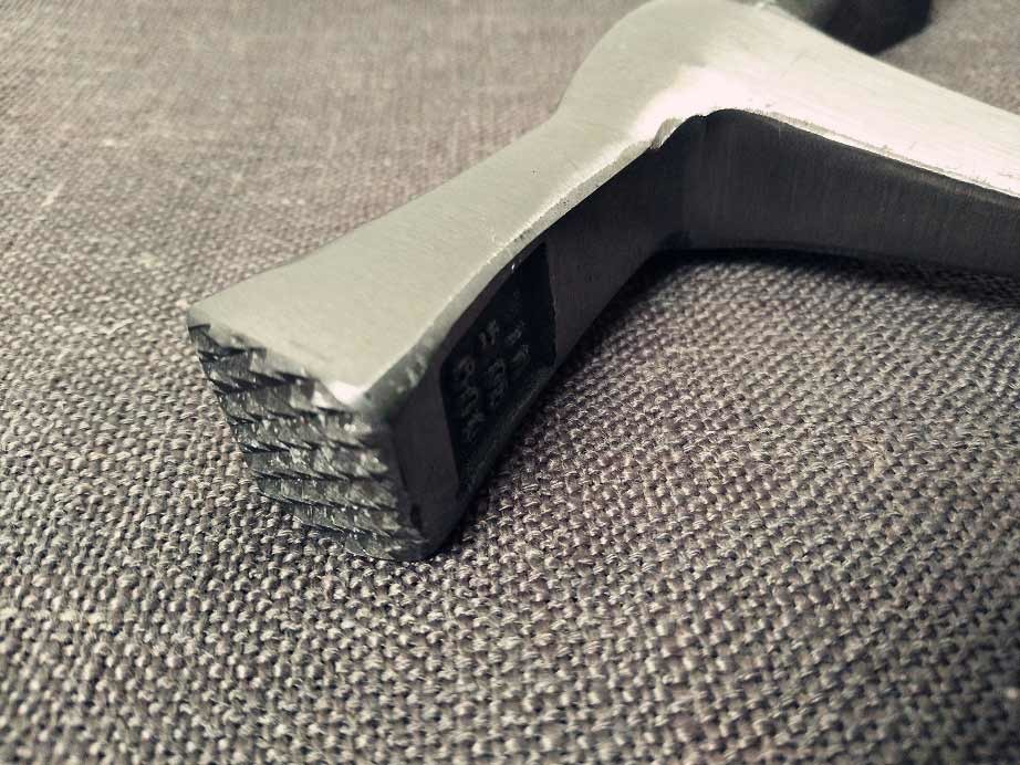 600G B-Type Mason's hammer (XL-0163) conjoined steel handle and polishing surface