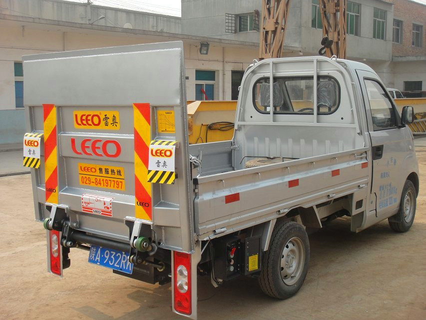 Load Capacity 1500kg Auto Truck Lift Gates For Vans 1200mm Aluminum Alloy