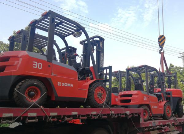 Powerful Diesel Powered Warehouse Lift Truck Hydraulic Transmission 3 Ton