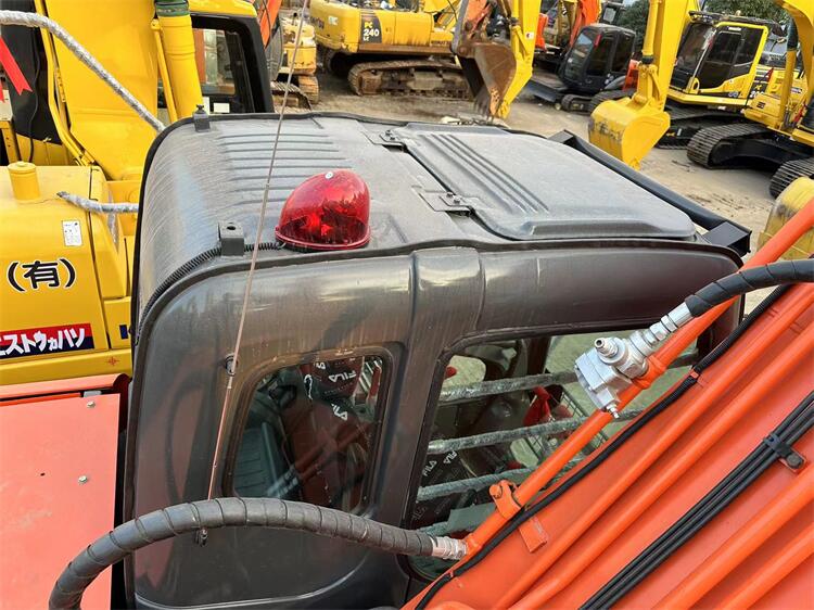 122KW Power Used Hitachi Excavator Zx200 In Japan With Original Hydraulic Pump