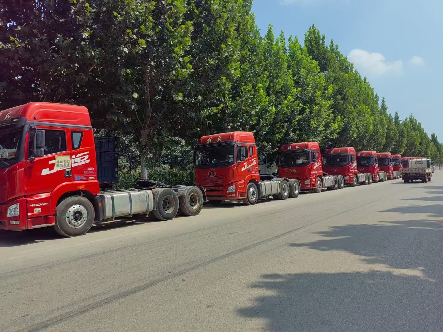 Used Tractor Truck Head FAW Jiefang Trailer Truck JH6 Model Low Mileage 2020 Year Fuel Efficient Engine
