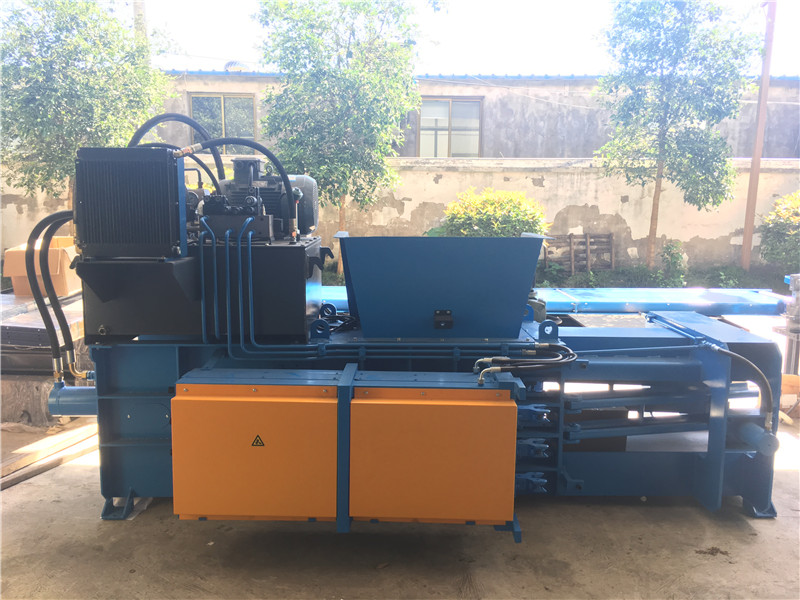 Plastic horizontal waste straw baler/compactor machine