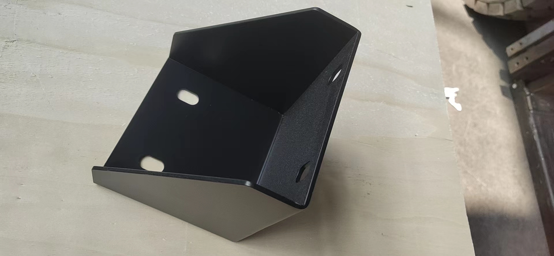 Black Metal Outdoor Flag Bracket Holder Welding Tube Parts 290g for Customized Needs