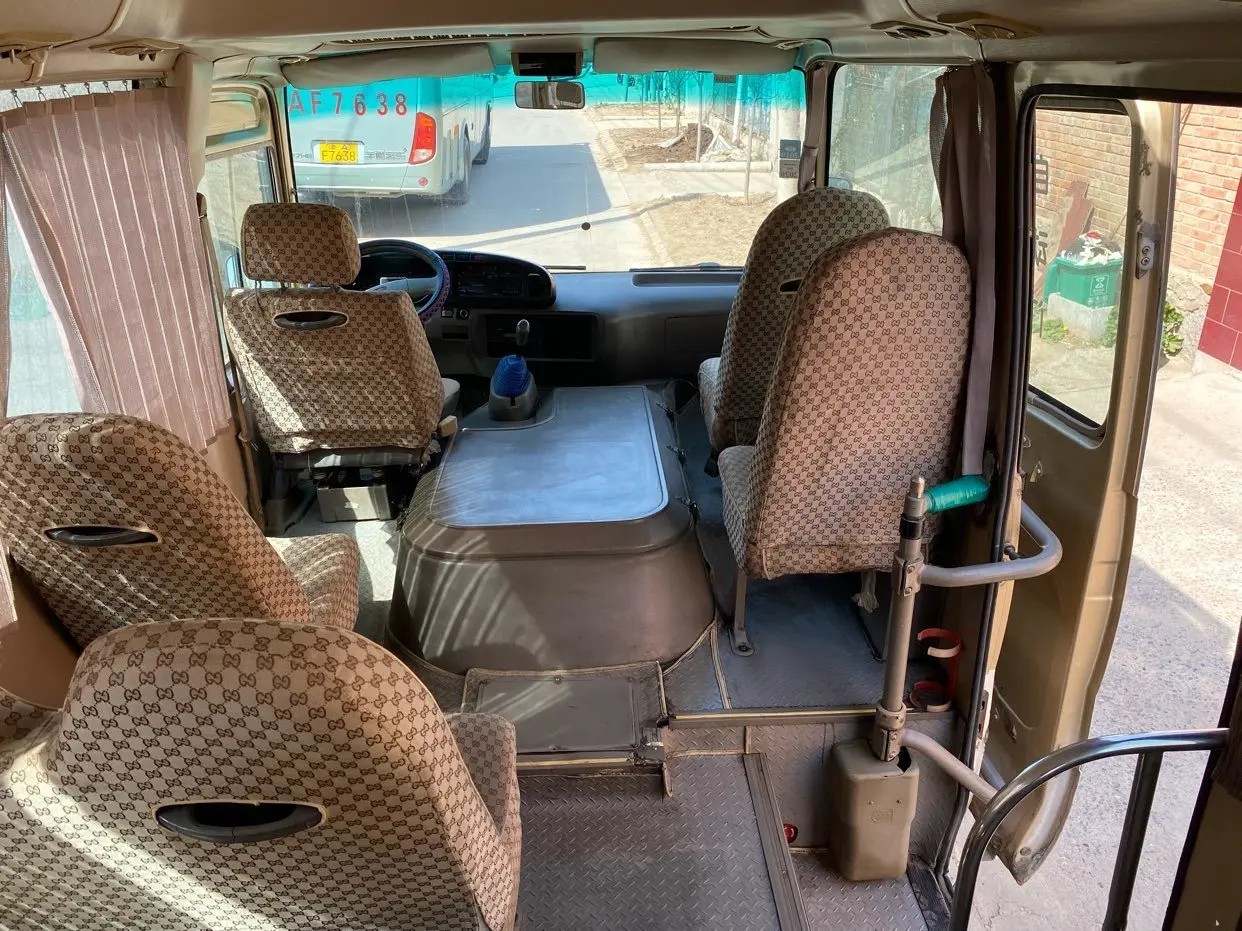 Used Mini Coach External Swinging Door 19 Seats EURO III Front Engine Used Golden Dragon XML6601