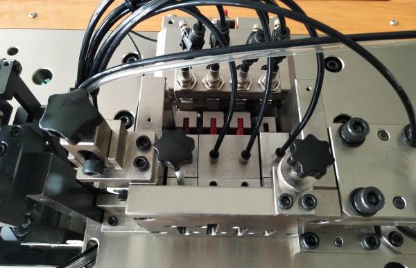 Chinese / English Steel Rule Bending Machine 0.3 - 1mm Nicking Range ZY - 320B